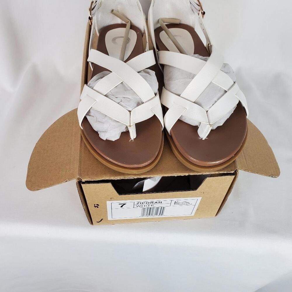 Women's Journee Collection Ziporah White Slip-on Sandals Size: 7